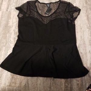 Black pendulum torrid top with lace